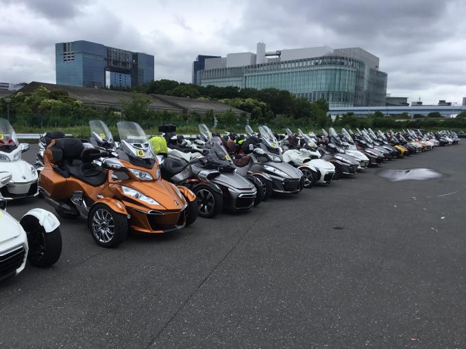 カンナムスパイダーオーナーズミーティングやってるよ